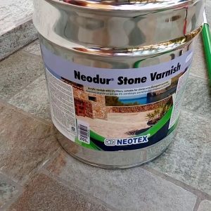 Llak akrilik për beton të stampuar
